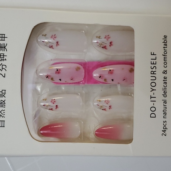 NWOT Press-on Nail Sets (9 sets total) - Picture 5 of 10